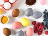 Боядисайте яйца с кафе или замразени боровинки