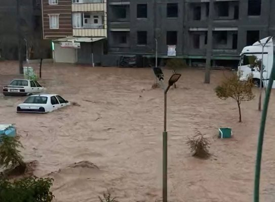 16 са вече загинали при наводненията в Югоизточна Турция 
Снимка: Ройтерс