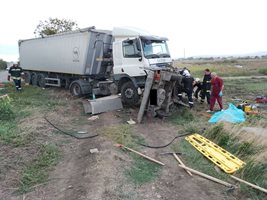 Тежка катастрофа край бургаската рафинерия, двама са загинали (Снимки)