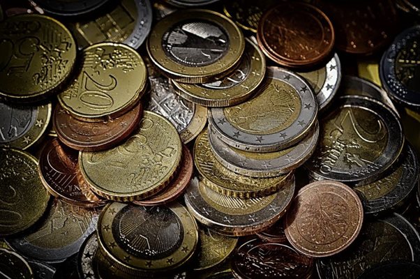 Най-фалшифицирани, според експертите, са банкнотата от 50 евро и монетата от 2 евро. Снимка: Pixabay.com