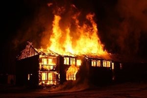 50-годишен запалил по непредпазливост къщата си в Пловдивско, настанен е в Психото
