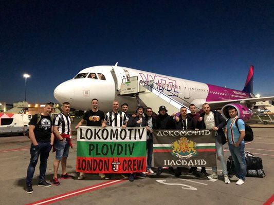 Фенове на “Локомотив” от Лондон пристигнаха специално за пловдивския сблъсък, който може да донесе на любимия им отбор първа купа на България.