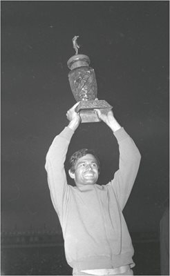 Гунди с шампионската купа през 1970 г.