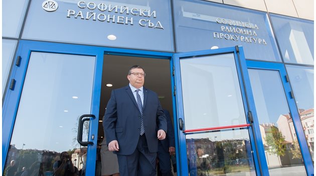 Цацаров гласува срещу избора му за втори мандат.