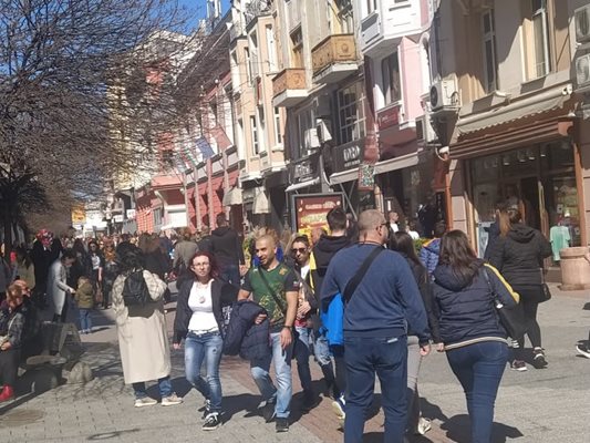 Гъмжило на Главната в Пловдив