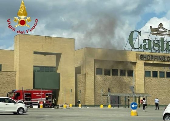 Пожарът в Кастело ди Канели

СНИМКА: Италиански пожарникари