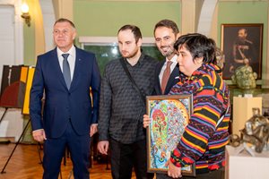 4-ма творци в неравностойно положение събраха от търг 50 000 лв. за рампи за болни деца в Пловдив
