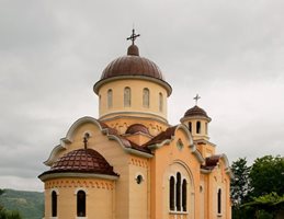 Задигнаха над 16 хиляди лева от църква в ремонт в Мездра