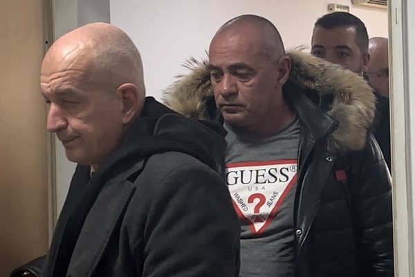 Веселин Вълчанов (на заден план) и адвокатът му Красимир Баков поискаха да сключат споразумение с прокуратурата.