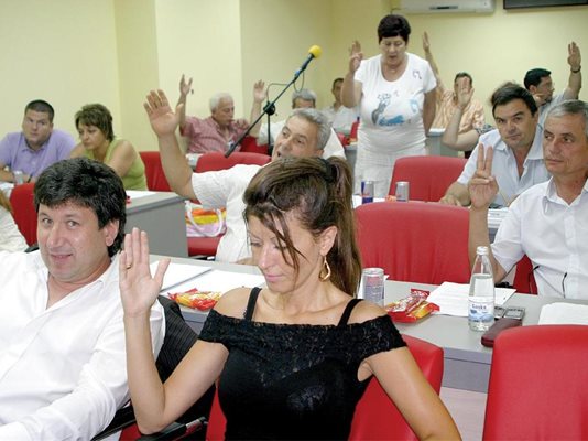 Съветниците в Родопи не приеха вчера отчета за изпълнението на бюджета за  2009 г.