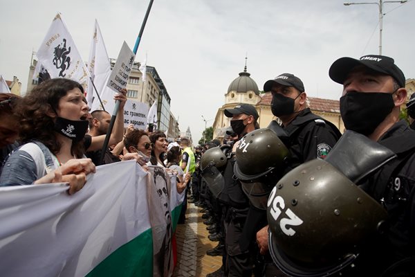 Протест пред Народното Събрание