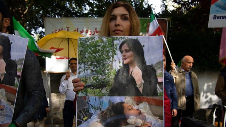 Повече от 40 станаха жертвите при протестите в Иран