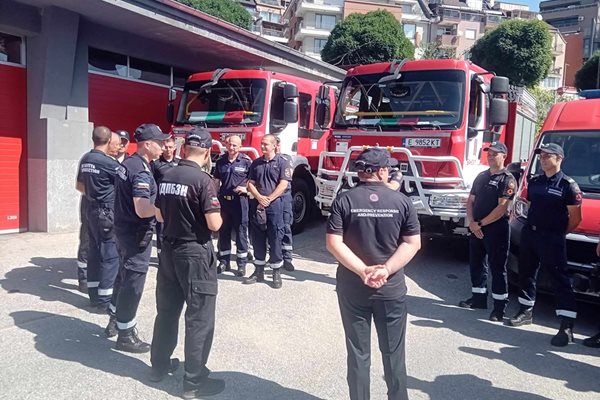 20 наши пожарникари тръгнаха в помощ на колегите си в Гърция
Снимки:Авторът