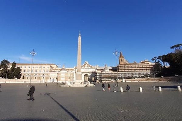 Пиаца дел Пополо в центъра на Рим в първия ден от националната карантина СНИМКИ Виолина Христова

