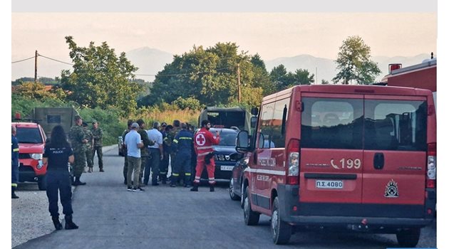 Екипи започнаха операция около мястото на катастрофата тази сутрин. Скрийншот: Prototema.gr
