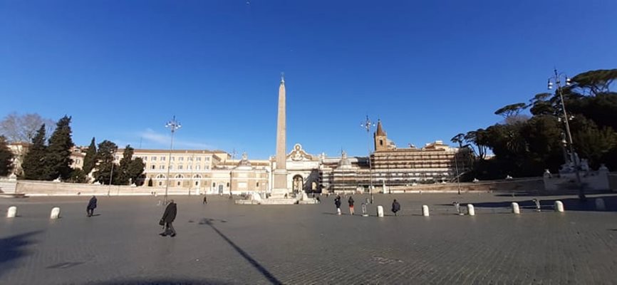 Пиаца дел Пополо в центъра на Рим в първия ден от националната карантина СНИМКИ Виолина Христова

