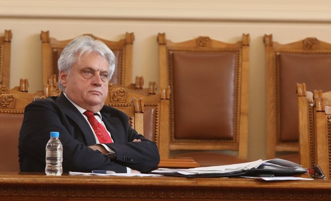 Бойко Рашков в парламента, където отговаря на въпросите на депутатите.
