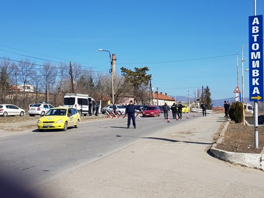Полиция и жандармерия блокираха Кюстендил в издирване на заподозрения за убийството.