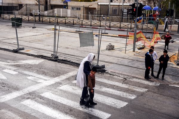 Извършителят на днешната стрелба в Йерусалим бил 13-годишен