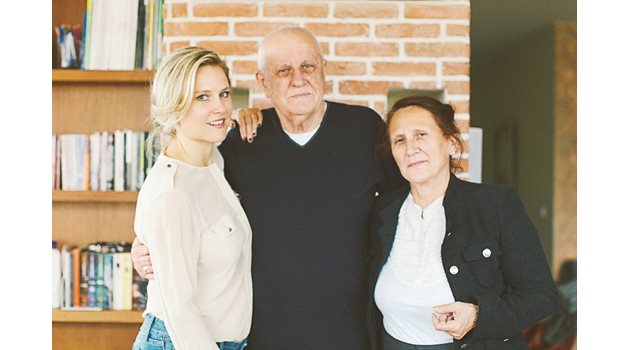 Ирина с майка си Бойка и баща си Славе