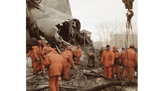 УЖАСЯВАЩО: Самолет, превозващ боеприпаси към Виетнам, се разбива в детска градина в Иркутск през 1997 г.