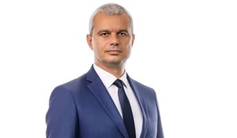 Костадин Костадинов гласува: Очаквам изненади