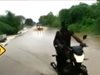 83 души починаха след наводнения в североизточна Индия (Видео)
