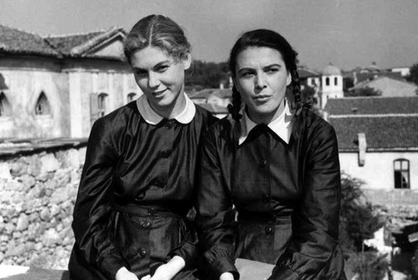 Емилия Радева и Гинка Станчева в "Ребро Адамово", филм, станал хит през 50-те години