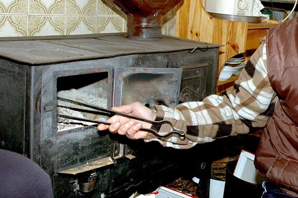 Цял квартал в Бургас заряза печките на дърва и ги замени с климатици