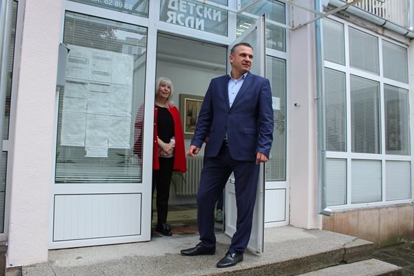 Иван Стоянов посети детска ясла "Веселушка".