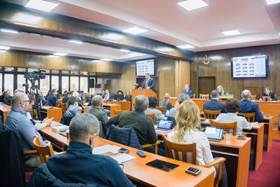 Общинската сесия, на която е прието предложението за отдаване на летището в Русе за срок от 10 г.