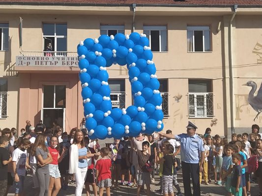 Децата пуснаха 400 балона в небето над Пловдив.