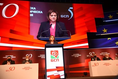 Нинова остава лидер, конгресът на БСП не прие оставката (Обновена)