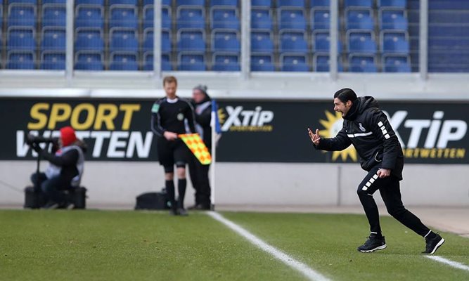Груев се радва лудо след победата с 2:1 над "Инголщат" в последния кръг на Втора бундеслига. Снимка: фейсбук на "Дуисбург"
