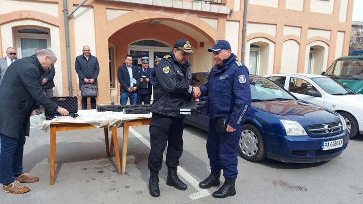 Ново оръжие получиха полицаите в Пазарджик