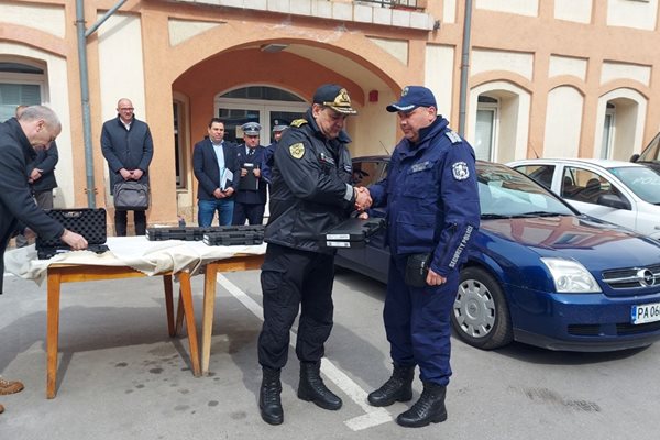 Ново оръжие получиха полицаите в Пазарджик