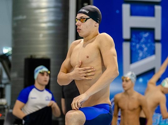 17-годишен рекорд в плуването бе счупен в Бургас