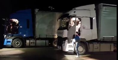 Над 100 наши камиона блокирани на Дунав мост II, не ги пускат към Австрия (Видео)