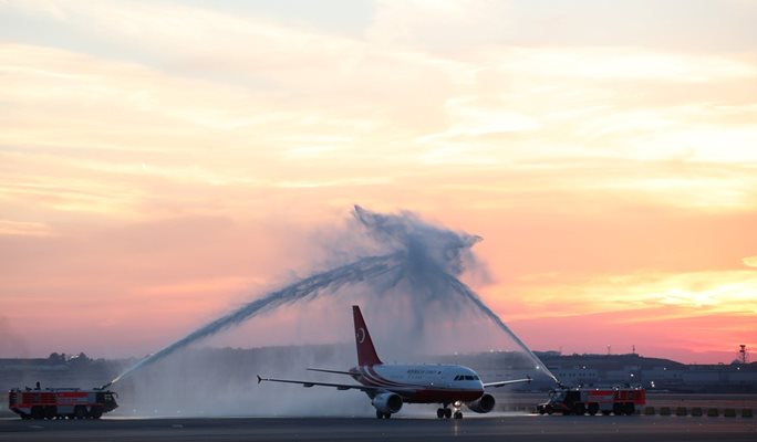 Tурският президент Реджеп Ердоган направи първото кацане на новото летище в Истанбул.