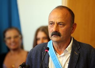 През 2017 г. Филип Трифонов получи званието “Почетен гражданин на София”, но така и не дочака персонална пенсия за заслугите му в киното и театъра