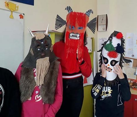 Ученици в Кърджали сами си направиха маските