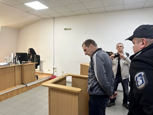 Ивайло Болгуров в съдебната зала. Снимки и видео: Никола Михайлов