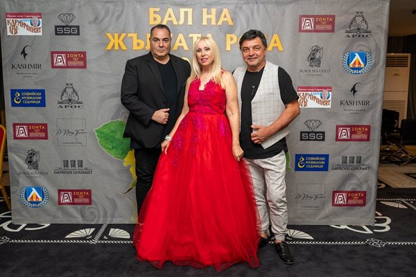 Кристина Димитрова в компанията на Драгомир Драганов и Искрен Пецов