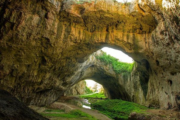 Деветашката пещера,България