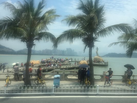 Изглед от Джухай - южният град в Китай, който вече има пряка връзка с Хонконг и Макао чрез най-дългия мост в света.