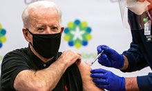 Президентът трябва да се ваксинира публично