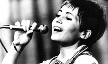 Лили Иванова жертва на политически сблъсъци в Чили през 1973 г. Публиката я взема за рускиня и я освирква