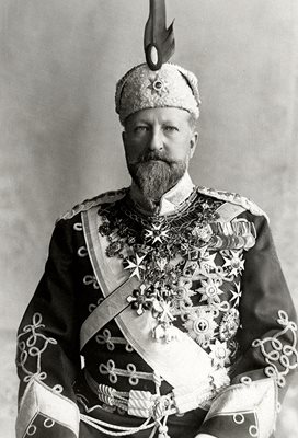 Лично цар Фердинанд помага за обучението на Духтев