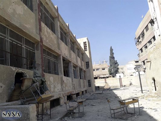 Разрушения в сирийския град Дария.
Снимки Ройтерс