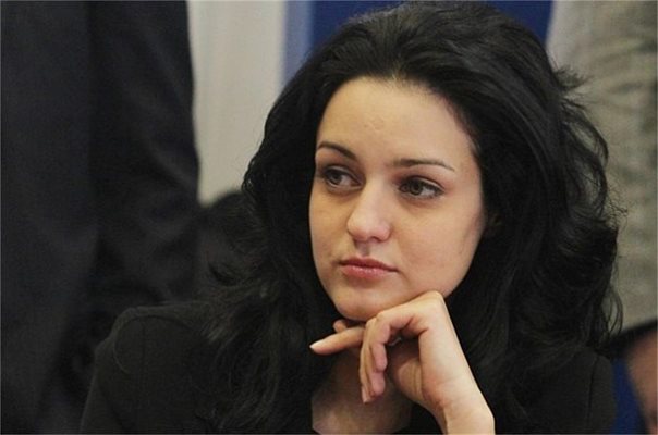 Калина Крумова за 42-я парламент: Ако не беше смешно, щеше да е тъжно